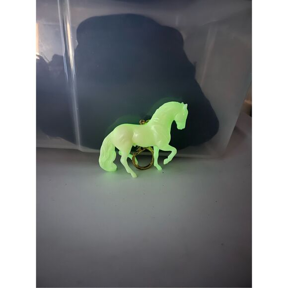 Breyer Stablemate Andalusian BreyerFest 2003 Glow In The Dark Keychain 1,500 - Picture 3 of 11